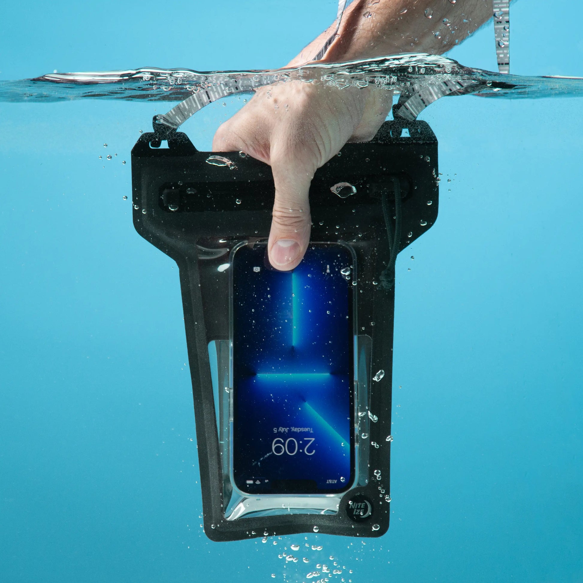 Nite Ize RunOff® Waterproof Phone Pouch