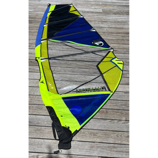 Aerotech Sails Phantom 4.0 Yel/Blu Used Windsurfing Sail Used – Image 1