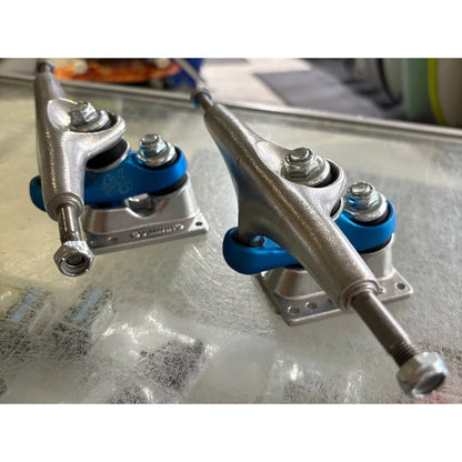 Sector 9 9.0 Gullwing Sidewinder Blue Skateboard Trucks – Image 2
